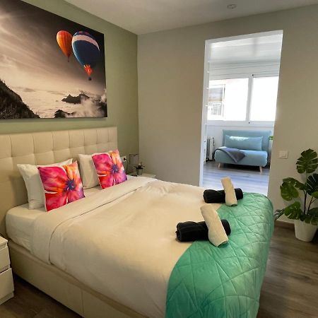 Sea Dreams With Amazing Terrace Apartment Ситжес Екстериор снимка