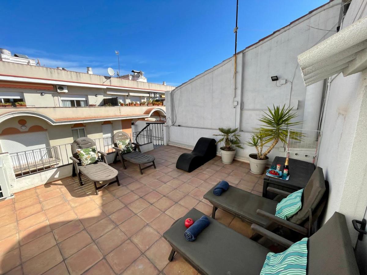 Sea Dreams With Amazing Terrace Apartment Ситжес Екстериор снимка