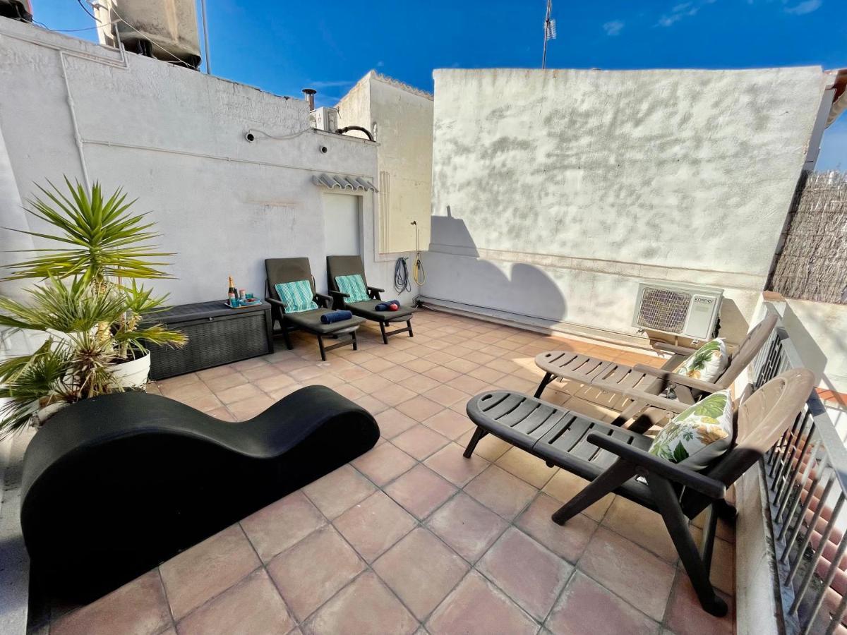 Sea Dreams With Amazing Terrace Apartment Ситжес Екстериор снимка