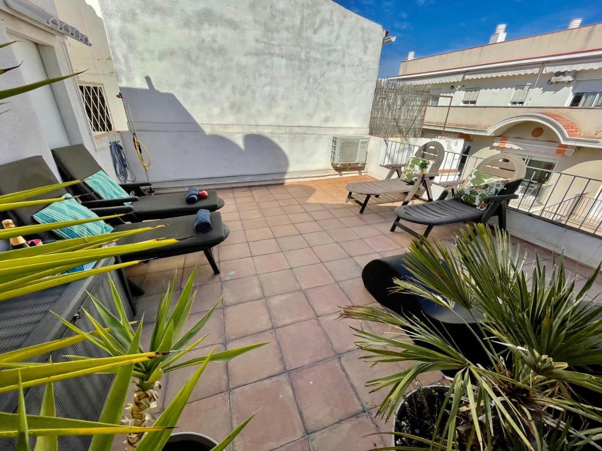 Sea Dreams With Amazing Terrace Apartment Ситжес Екстериор снимка